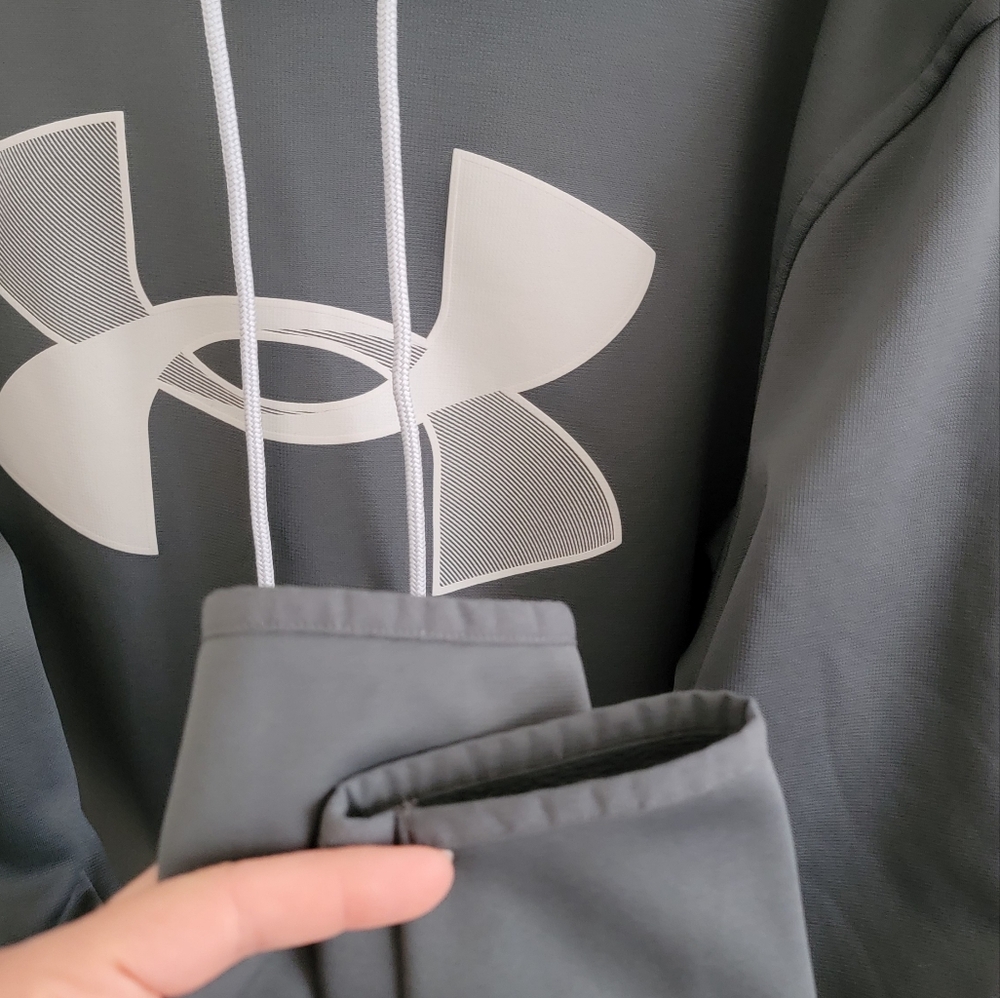 Under Armour Icon Fleece Long-Sleeve Hoodie, size M - Picture 6 of 7